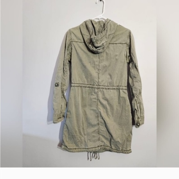 Aritzia TNA Utility/ Military Style Jacket. Green.
SIZE M - Picture 6 of 16